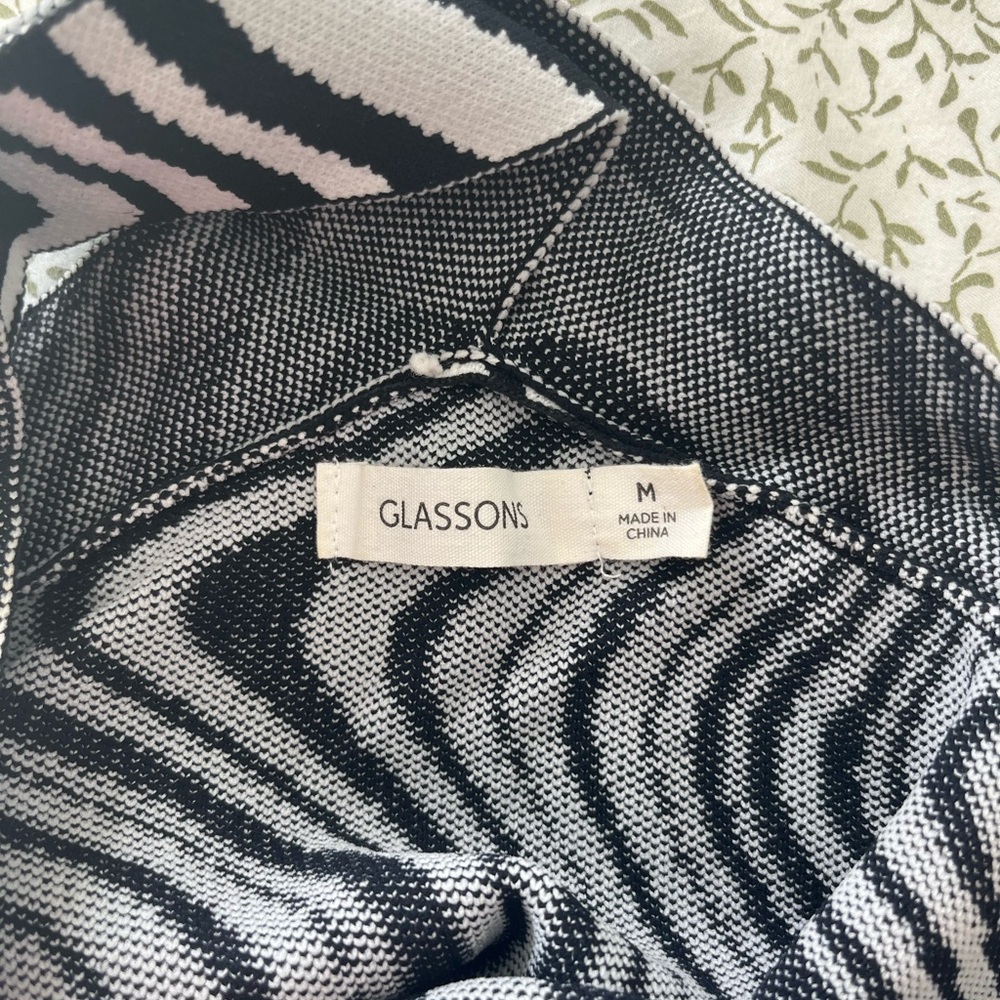 Glassons wavy top - Picture 3 of 3